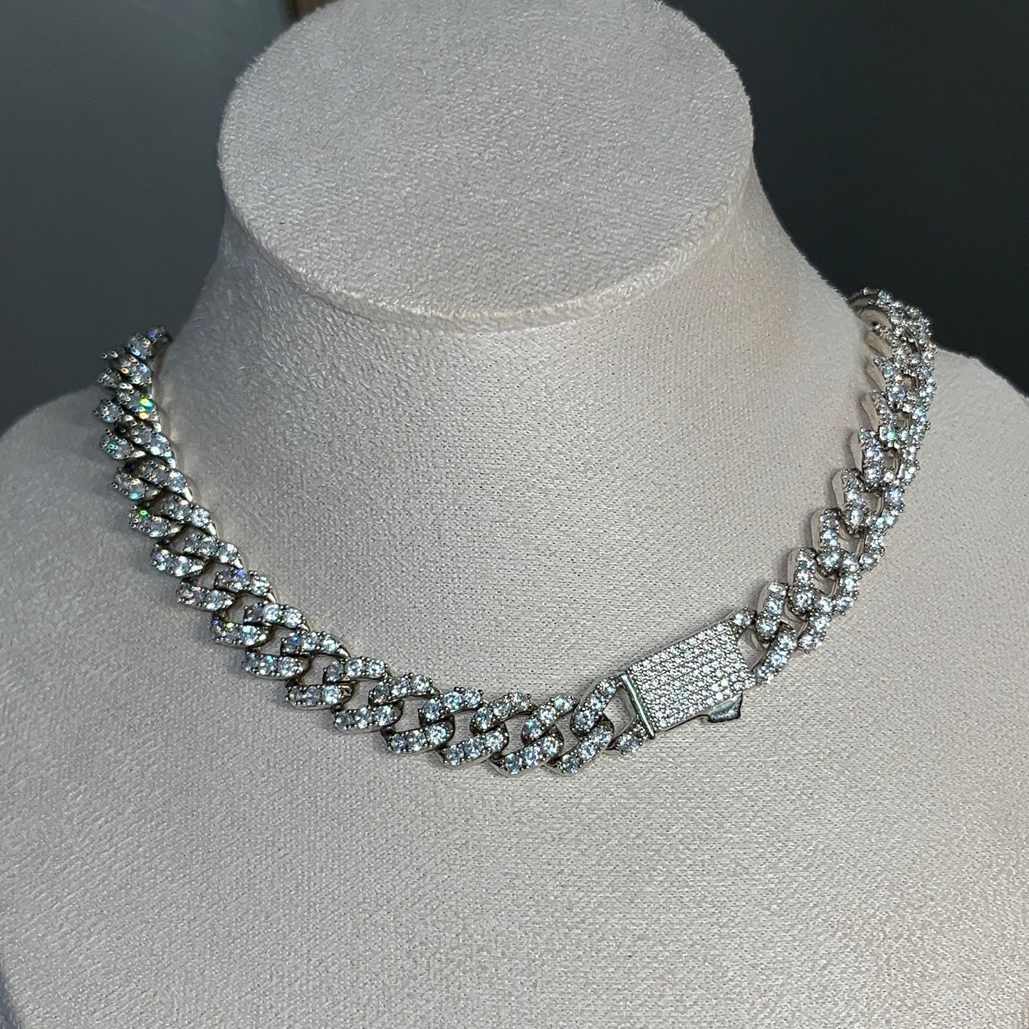 Jennifer 2.0 | Collar